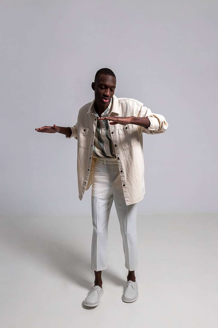 Jacket: American Vintage
Shirt: Zer Era
Pants: Judit Matas Font
Shoes: Camper