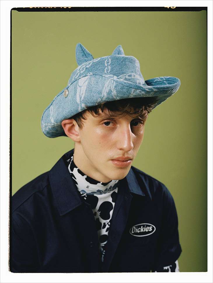 Shirt Dickies
Top Gabriel for Sach
Jeans Levis
Hat GCDS