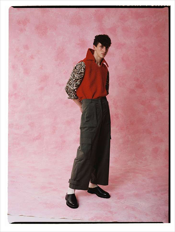 Shirt Jean Paul Gaultier
Vest Gabriel For Sach
Trousers Dries Van Noten
Shoes Hender Scheme